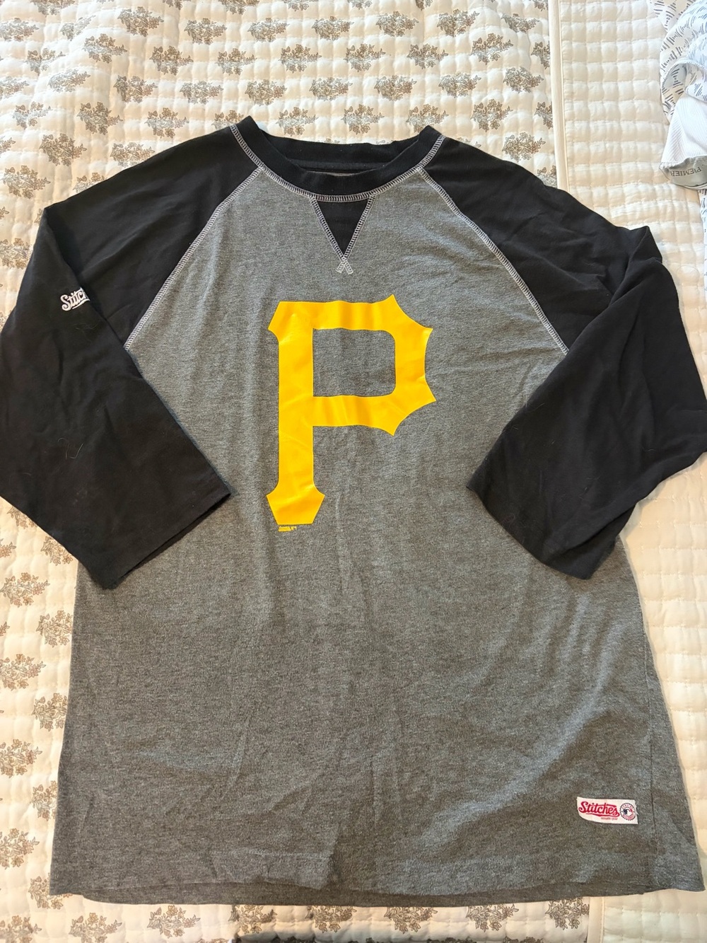 Stitches Men's Gray and Black Raglan Shirt with Yellow P Logo